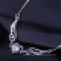 Frauen Sterling Silber Engelsflügel mit herzförmigen Kristall Anhänger Halskette